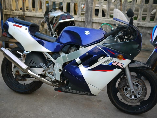 ขาย Suzuki R5 400 พร้อมทะเบียนแท้ รถเก็บเดิมทุกชิ้นทำทุกอย่างใหม่หมด เปลี่ยนไฟท้ายเป็นของเดิม ถ่ายน้ำมันเครื่องใหม่ กรองน้ำมันเครื่องใหม่ แบตใหม่ สายคันเร่งใหม่ สายคลัชใหม่ สายล็อคเบาะใหม่ หัวเทียนใหม่สี่หัว สายโช๊คใหม่ ประเก็นใหม่ กรองอากาศใหม่ หม้อน้ำเป