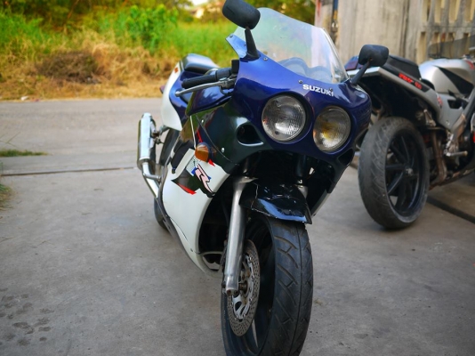 ขาย Suzuki R5 400 พร้อมทะเบียนแท้ รถเก็บเดิมทุกชิ้นทำทุกอย่างใหม่หมด เปลี่ยนไฟท้ายเป็นของเดิม ถ่ายน้ำมันเครื่องใหม่ กรองน้ำมันเครื่องใหม่ แบตใหม่ สายคันเร่งใหม่ สายคลัชใหม่ สายล็อคเบาะใหม่ หัวเทียนใหม่สี่หัว สายโช๊คใหม่ ประเก็นใหม่ กรองอากาศใหม่ หม้อน้ำเป