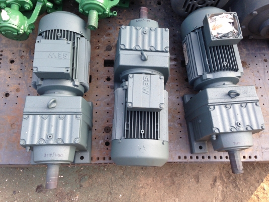 ขายมอเตอร์เกียร์ SEW 3 HP. 380 V อัตราทด 1:30 สภาพสวย เก็บสีแล้ว วิ่งนิ่ม พร้อมใช้งานมี 3 ตัว