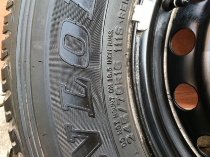 ขายยางอะไหล่ บริดส์โตน ดูลเลอร์  245/70R16 กับdunlop 245/70R16