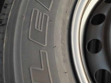 ขายยางอะไหล่ บริดส์โตน ดูลเลอร์  245/70R16 กับdunlop 245/70R16