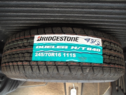 ขายยางอะไหล่ บริดส์โตน ดูลเลอร์  245/70R16 กับdunlop 245/70R16