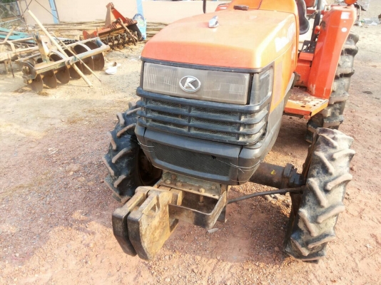 ปัญญาแทรคเตอร์มาแล้ว...จัดมาให้ครับ คูโบต้า L2808  ตัวเปล่า พร้อมเล่มทะเบียน