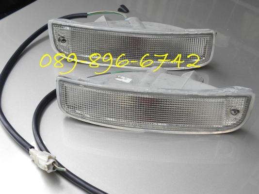 ขายไฟเลี้ยว(ขาว)ในกันชนหน้า TOYOTA HIACE หัวจรวด