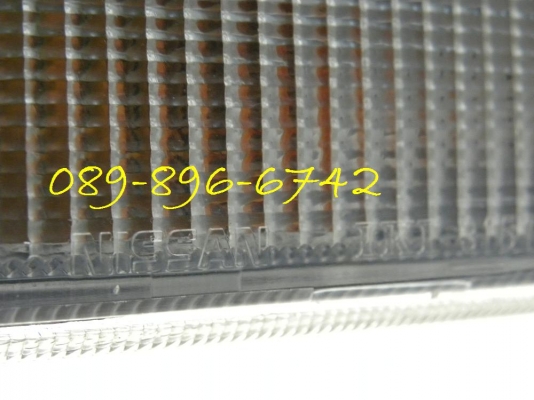 ขายไฟเลี้ยว(ขาว)ในกันชนหน้า NISSAN URVAN E24