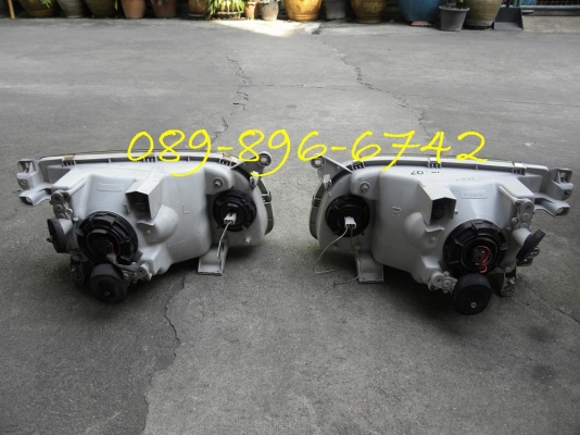 ขายไฟหน้า TOYOTA HIACE หัวจรวด รุ่นตาเต็ม