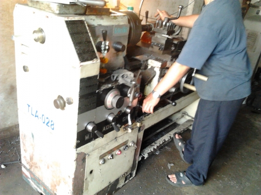 ขายเครื่องกลึง 6 ฟุต VICTOR นิ้วมิลไม่ต้องเปียน