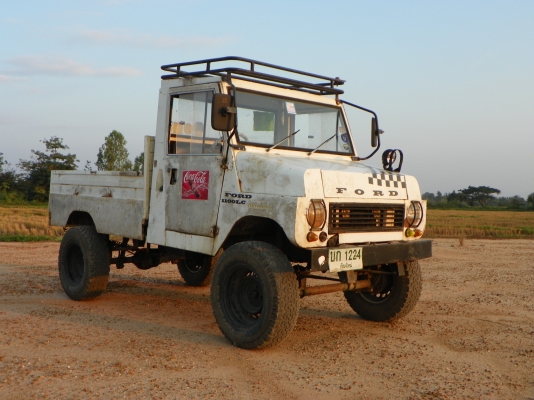 ขายรถกระป้อยกสูง FORD รุ่นไทยประดิษฐ์ เหมาะสำหรับวางคานทำขับ 4 หรือทำเดิมๆ