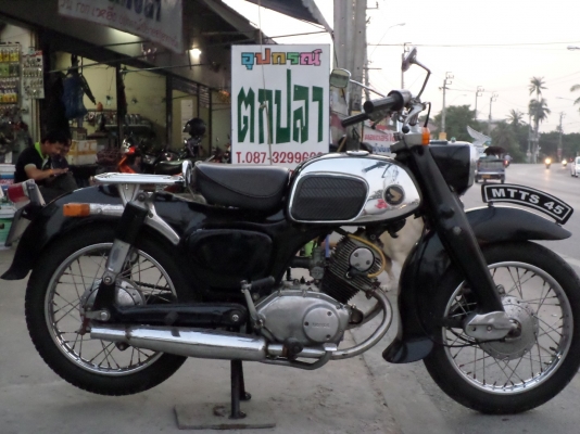 ขาย C92 หมูอู๊ดๆ สภาพเดิมๆสวยๆเครื่องดีระบบไฟ CDI พร้อมใช้ทะเบียนโอน