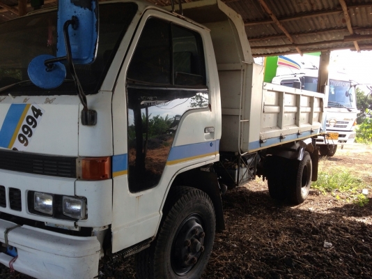 รถ 6 ล้อ อีซูซุดั้ม NPR เครื่อง100 hp. ติดต่อ 092-5911165 ตี่