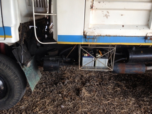 รถ 6 ล้อ อีซูซุดั้ม NPR เครื่อง100 hp. ติดต่อ 092-5911165 ตี่