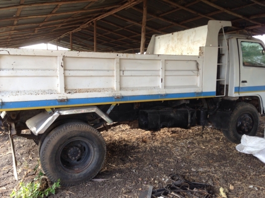 รถ 6 ล้อ อีซูซุดั้ม NPR เครื่อง100 hp. ติดต่อ 092-5911165 ตี่