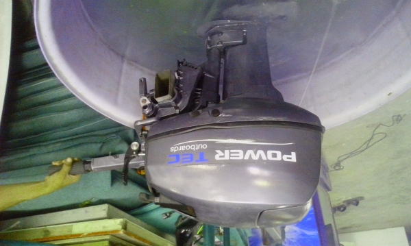 เครื่องยนต์เรือ 15 แรง สนใจติดต่อ 092-263-9329