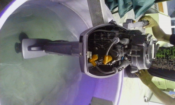 เครื่องยนต์เรือ 15 แรง สนใจติดต่อ 092-263-9329