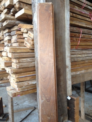 ไม้สักเป็นไม้สักเก่าครับขนาดครับ 1*3 นิ้ว  สนใจไงไทรสอบถามได้ครับ