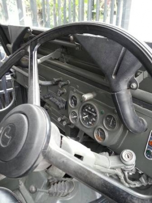 ขาย Jeep มิตซูบิชิ j53  4DR6 2700 cc. turbo เดิม ๆ.