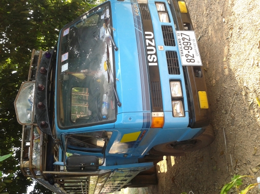 ขายรถรับส่งนักเรียน 6ล้อ NKR 110แรง รถห้างแท่