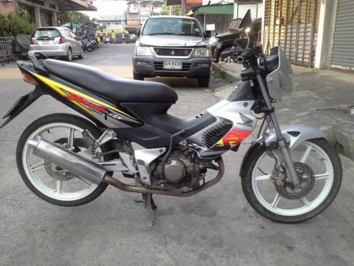 Sonic ปี 46 สีดำ เทา รถบ้าน เครื่องเดิม เอกสารครบ  ราคาเร้าๆ