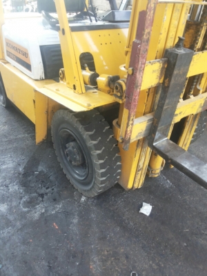ขายถูก Komatsu FD25-10-500 ยก 2.5ตัน เสาสูง 5 เมตร เปลี่ยนยางหลังให้ใหม่ๆ พร้อมใช้งาน 220,000 บาท 086-8510722 จะเด็ด