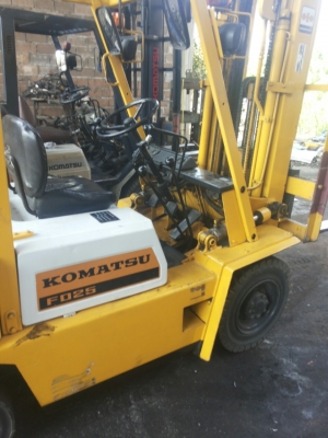 ขายถูก Komatsu FD25-10-500 ยก 2.5ตัน เสาสูง 5 เมตร เปลี่ยนยางหลังให้ใหม่ๆ พร้อมใช้งาน 220,000 บาท 086-8510722 จะเด็ด