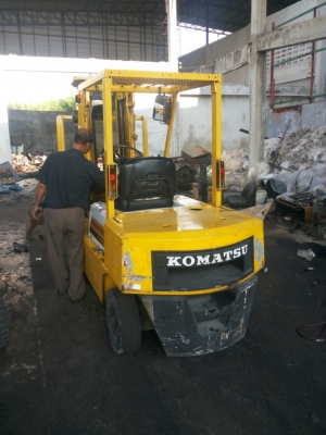 ขายถูก Komatsu FD25-10-500 ยก 2.5ตัน เสาสูง 5 เมตร เปลี่ยนยางหลังให้ใหม่ๆ พร้อมใช้งาน 220,000 บาท 086-8510722 จะเด็ด