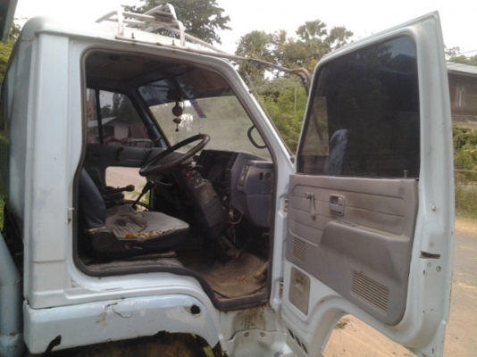 ขายด่วนหกล้อดั้มอีซูซุ NPR 115  สภาพพร้อมใช้ ลดสุด ๆ แล้วครับรีบติดต่อด่วนครับมาก่อนได้ก่อนเด้อครับ