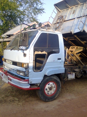 ขายด่วนหกล้อดั้มอีซูซุ NPR 115  สภาพพร้อมใช้ ลดสุด ๆ แล้วครับรีบติดต่อด่วนครับมาก่อนได้ก่อนเด้อครับ