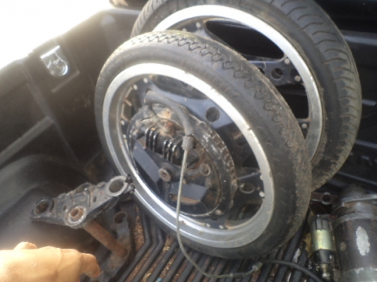 ขายล้ออะลูมีเนียม  มอเตอร์ไซค์ บิ๊กไบค์ พร้อมยาง ขอบ 16 นิ้ว กับขอบ 17 นิ้ว หน้ากว้าง (เป็นรุ่น Honda )