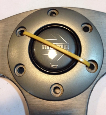 พวงมาลัย MOMO แท้ 2000 บาท