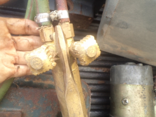 ขายหัวแก๊สสำหรับตัดเหล็ก เชื่อมเหล็ก มีหัวทิพให้เป็นของใหม่ใช้งานน้อย ราคา 1200 บาท พร้อมสายและ วาล์ว เปิดปิดใช้ได้ 100 \%