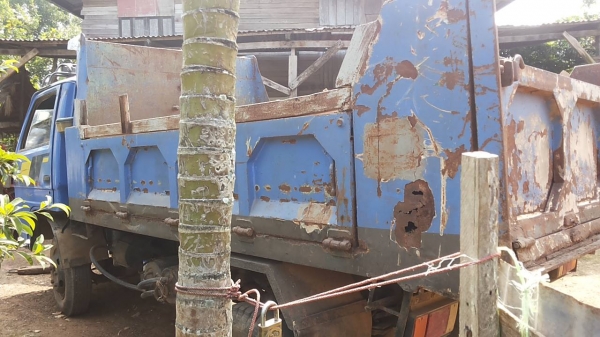 ***ขายแล้วครับขอบคุณ Truck2hand ขาย6ล้อดั๊มดิน ราคาเบาๆ "ซื้อ1ได้2เครื่อง" ISUZU KS คัสซี77 วางเครื่องNISSAN ED60 100HP(ไม่มีใบคุม)เครื่องดี แรงดี ติดง่าย ไม่เยิ้ม เผาหัว ช่วงล่างFหลัง(Fเล็ก) คัสซีดี มีตามดบ้าง ข้างในคัสซีสวย กระบะดั๊มเหล็ก4ตัน