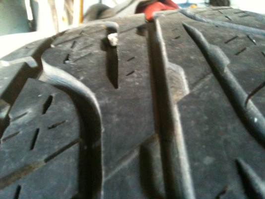 ขายยาง 4X4 DUNLOP 30X9.50 R 15 สภาพสวยๆ ใช้ได้อีกนาน ขายยาง 4X4 DUNLOP 30X9.50 R 15 สภาพสวยๆ ใช้ได้อีกนาน