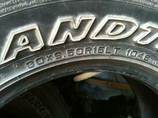 ขายยาง 4X4 DUNLOP 30X9.50 R 15 สภาพสวยๆ ใช้ได้อีกนาน ขายยาง 4X4 DUNLOP 30X9.50 R 15 สภาพสวยๆ ใช้ได้อีกนาน