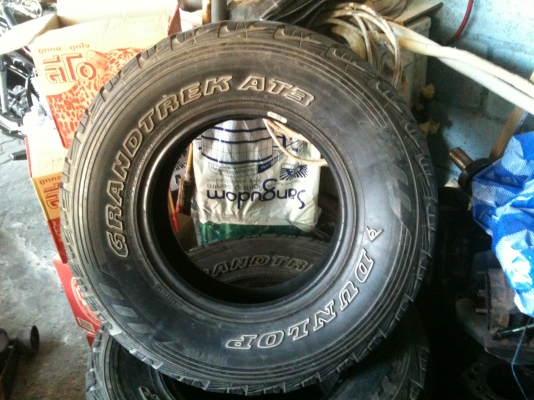 ขายยาง 4X4 DUNLOP 30X9.50 R 15 สภาพสวยๆ ใช้ได้อีกนาน