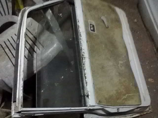 ประตูโตโยต้า rn46 โฟวิล ม้าโดด 1 คู่