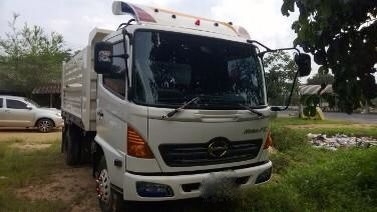 รถฮีโน่ 10 ล้อดั้ม 150 แรงม้า ปี 51 ( รถวิ่ง 7x,xxx กว่า กม. )   สนใจติดต่อ 081 - 6079515