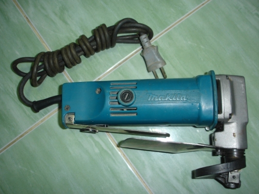 ขายเครื่องตัดแผ่นโลหะด้วยไฟฟ้า ยี่ห้อ makita รุ่น JS1600 ขนาด 1.6mm 300 วัตต์