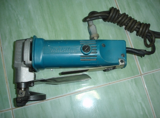 ขายเครื่องตัดแผ่นโลหะด้วยไฟฟ้า ยี่ห้อ makita รุ่น JS1600 ขนาด 1.6mm 300 วัตต์