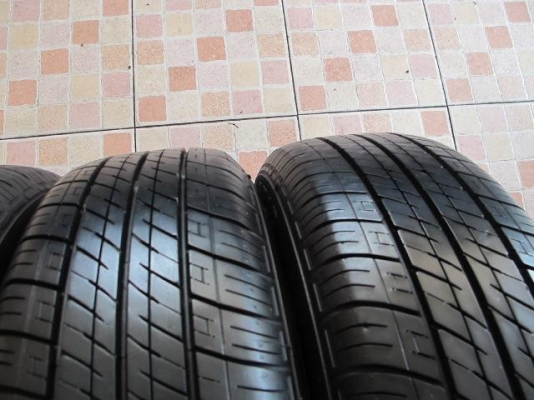 ขายยาง DUNLOP SP10----175-65-14----ปี11 ดอกงามๆ (1ชุด)