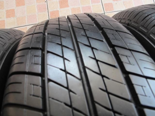 ขายยาง DUNLOP SP10----175-65-14----ปี11 ดอกงามๆ (1ชุด)