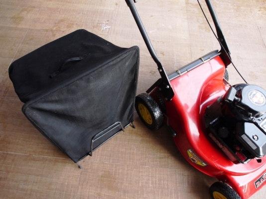 ขาย รถตัดหญ้า เครื่องยนต์เบนซิน 4 แรง 4จังหวะ สภาพดี