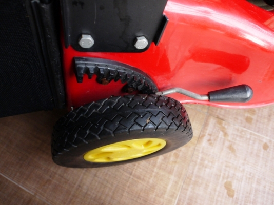 ขาย รถตัดหญ้า เครื่องยนต์เบนซิน 4 แรง 4จังหวะ สภาพดี