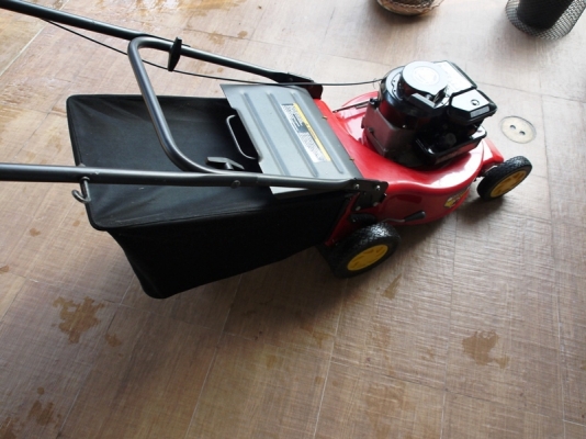 ขาย รถตัดหญ้า เครื่องยนต์เบนซิน 4 แรง 4จังหวะ สภาพดี