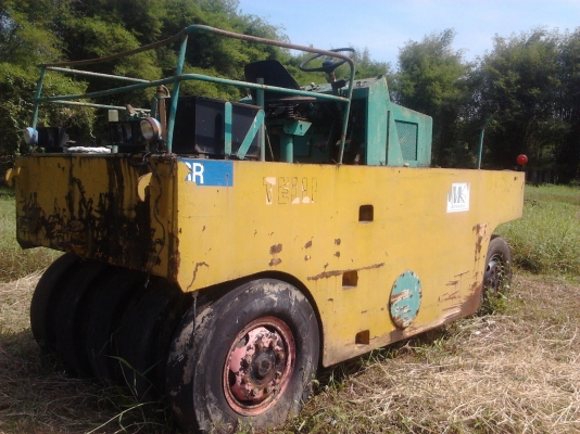 ขาย รถบด 9 ล้อ ซาไก รุ่น TS9 สภาพเก่าจอด เครื่องติดนะ ครับ