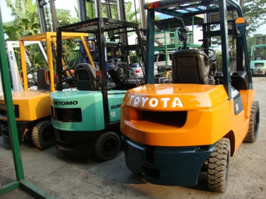 ++++ ขายด่วน !!! ***รถยกราคาพิเศษส่งท้ายปีเก่า***  TOYOTA 7FD30  ( รถนอก สภาพดี  พร้อมใช้ ราคาถูก) เครื่องยนต์ดีเซล  เกียร์ออโตเมติค  เสา 3 ม. ยางตัน 4 เส้น ***รายละเอียดคุยกันได้ครับ***