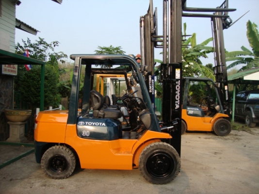 ++++ ขายด่วน !!! ***รถยกราคาพิเศษส่งท้ายปีเก่า***  TOYOTA 7FD30  ( รถนอก สภาพดี  พร้อมใช้ ราคาถูก) เครื่องยนต์ดีเซล  เกียร์ออโตเมติค  เสา 3 ม. ยางตัน 4 เส้น ***รายละเอียดคุยกันได้ครับ***