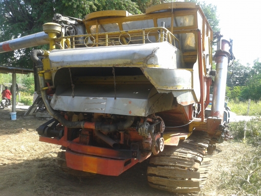 ขายรถเกี่ยวข้าวอุ้ม2.5ตัน