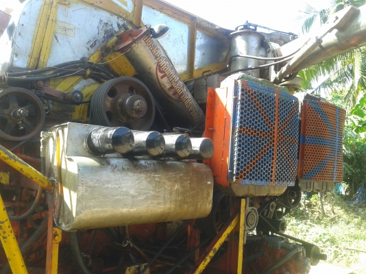 ขายรถเกี่ยวข้าวอุ้ม2.5ตัน