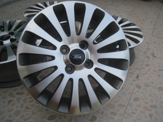 ขายล้อแม็กมือสอง Ford fiesta 15"x6" et45 4รู100 ทำสีมาใหม่ครับ Toyota,Suzuki,Mazda ใส่ได้เลยครับ  สนใจติดต่อเล็กคลองสามครับ (081-3747940)