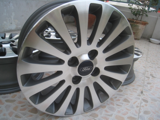 ขายล้อแม็กมือสอง Ford fiesta 15"x6" et45 4รู100 ทำสีมาใหม่ครับ Toyota,Suzuki,Mazda ใส่ได้เลยครับ  สนใจติดต่อเล็กคลองสามครับ (081-3747940)